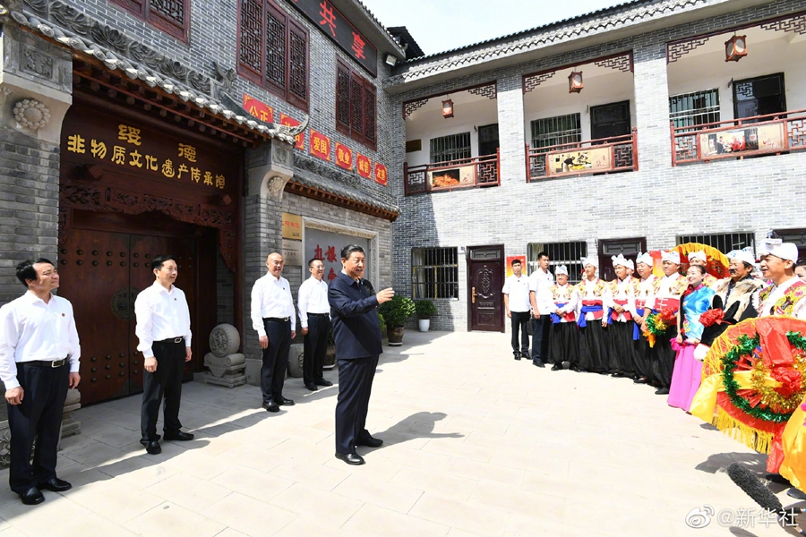 习近平总书记考察调研绥德县非物质文化遗产陈列馆：民间艺术是中华民族的宝贵财富(图2)