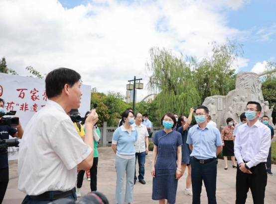 “中医药非遗在社区”让中医药非遗触手可及——全国“非遗在社区”工作经验交流活动专家组莅临温州中医药特色街区考察(图1)